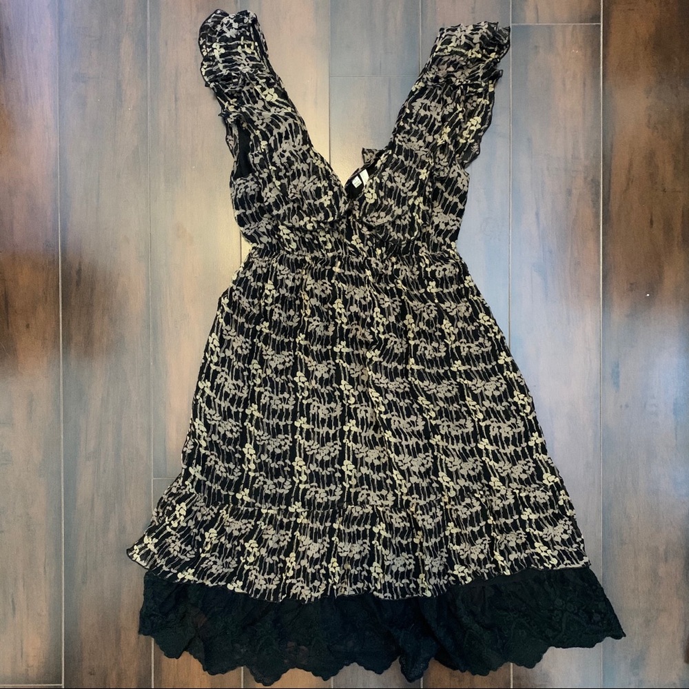 Petticoat Alley S tan/black floral v-neck dress
